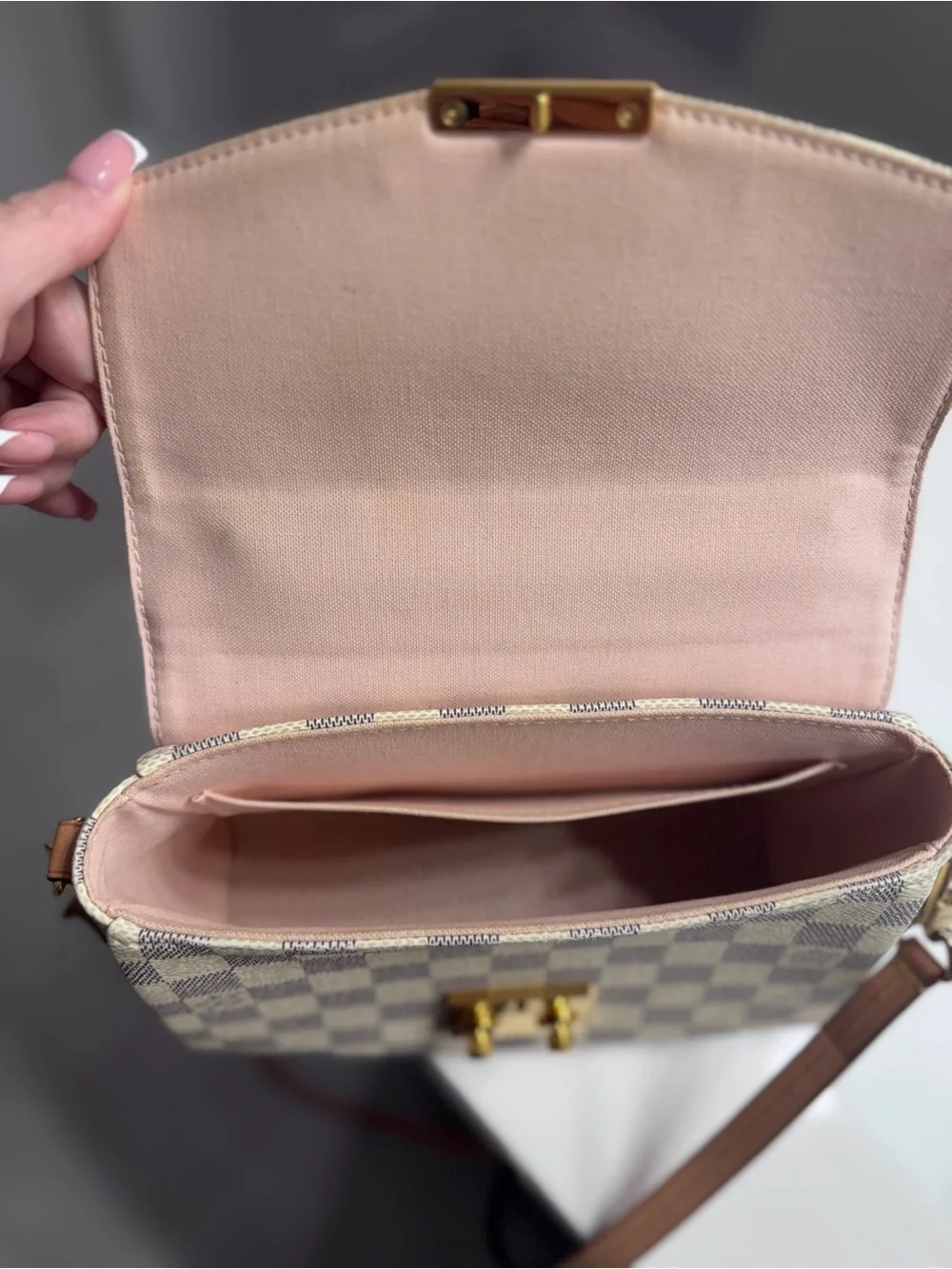 Louis Vuitton ** smoke